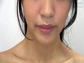 素人娘の全裸図鑑31　今時の女の子12名が恥らいながら脱衣していく様子をじっくり撮影した、変態紳士のためのヘアヌードコレクション　サンプル画像04